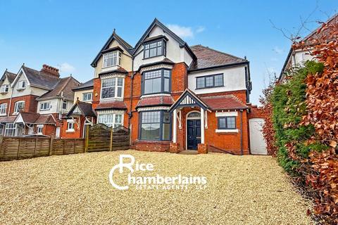 5 bed property, in Bunbury Road, £675,000