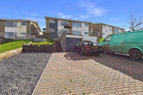 3 bed property, in Elan Avenue, £260,000
