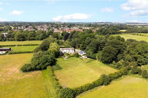 4 bed property, in Pall Mall, £1,395,000