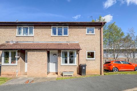 1 bed property, in Roman Walk, £200,000