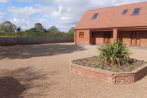 2 bed property, in Long Lane, £570,000
