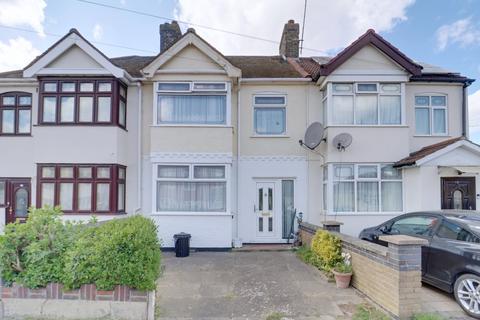 2 bed property, in Spencer Road, £425,000