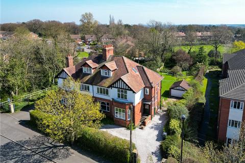 6 bed property, in High Street, £735,000