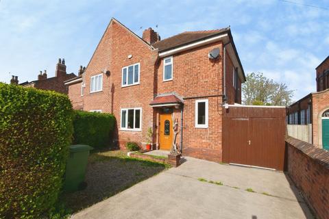 3 bed property, in Huntington Road, £375,000