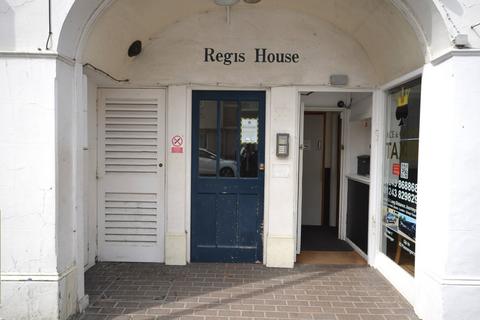 2 bed property, in Richmond Road, £140,000