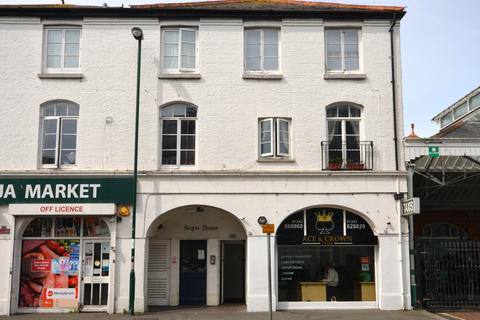 2 bed property, in Richmond Road, £140,000