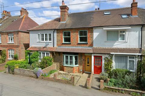 2 bed property, in Lawns Road, £475,000