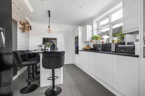3 bed property, in Ashburnham Drive, £500,000