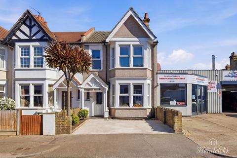 3 bed property, in Westborough Road, £325,000