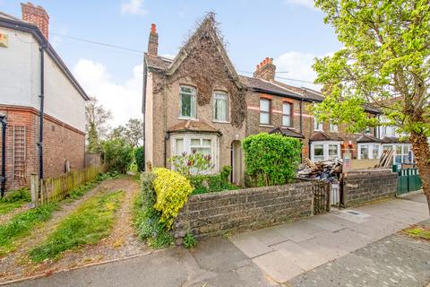 3 bed property, in Nightingale Lane, £550,000