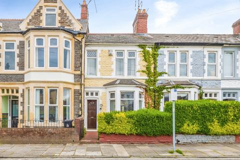 3 bed property, in Moorland Road, £220,000