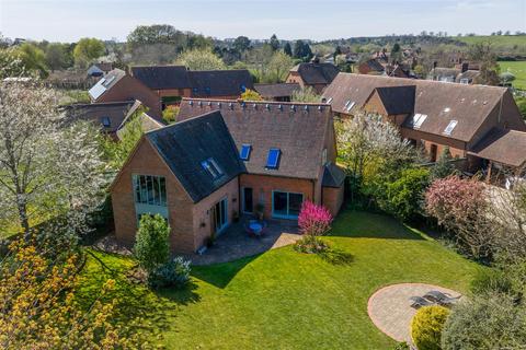 4 bed property, in Wasperton, £985,000