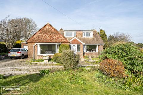 4 bed property, in Hackwood Lane, £750,000