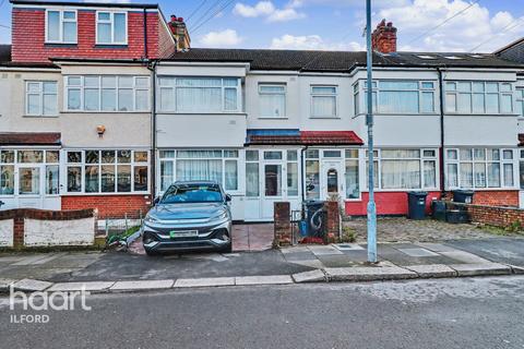 3 bed property, in Mortlake Road, £500,000