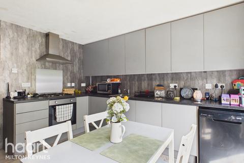 4 bed property, in Ironmonger Court, £260,000