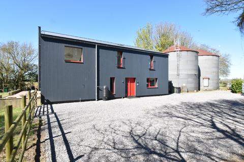 4 bed property, in Popes Hall Farm, £950,000