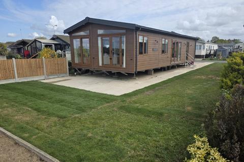 2 bed property, in Bentley Country Park Ltd, £185,000