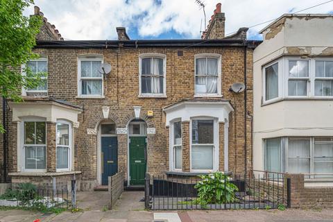 2 bed property, in Etta Street, £300,000