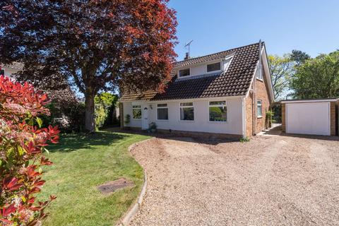 4 bed property, in 6 Rose Acre, £575,000