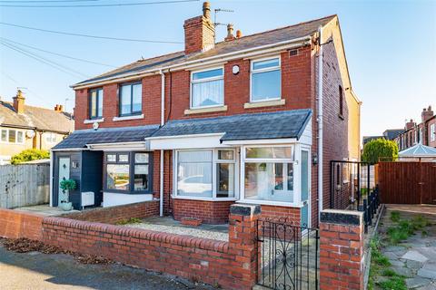 3 bed property, in Oakwood Road, £189,995