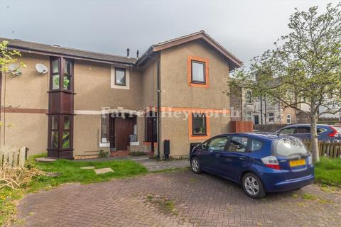 2 bed property, in Holden Way, £175,000