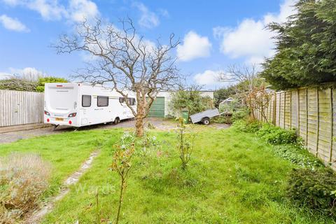 3 bed property, in Seaview Road, £325,000
