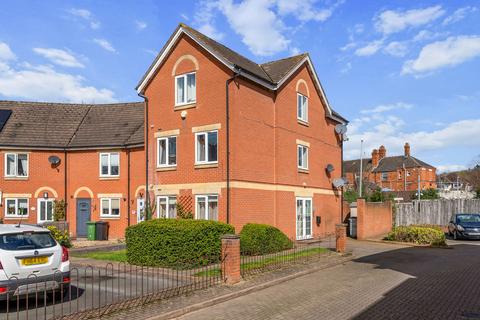 1 bed property, in Shepherds Pool, £105,000