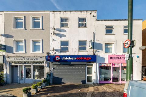 5 bed property, in Waldegrave Road, £500,000