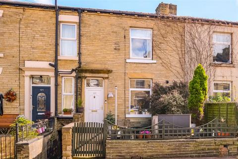 2 bed property, in Thornhill Road, £165,000