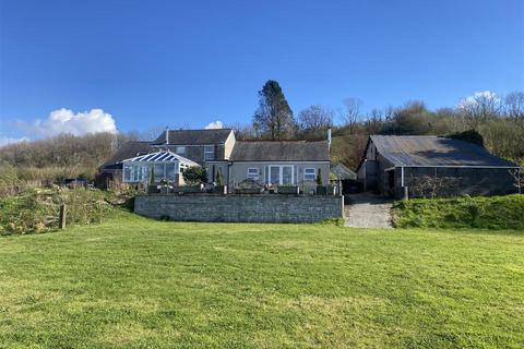 4 bed property, in Pantllyn, £650,000
