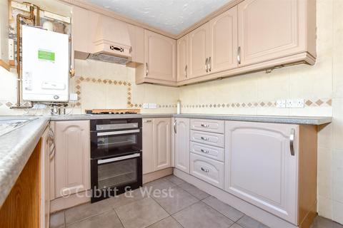 3 bed property, in Lime Grove, £240,000