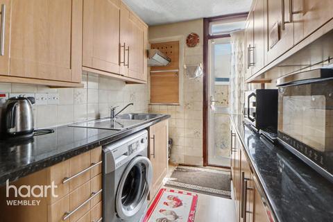 3 bed property, in Wembley Triangle, £500,000