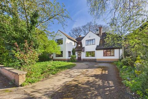 5 bed property, in The Broadway, £950,000