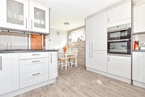 4 bed property, in School Lane, £800,000