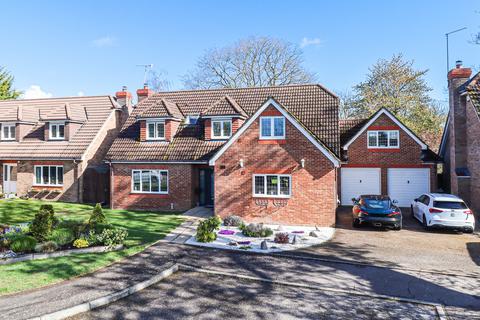 4 bed property, in Halifax Close, £1,350,000