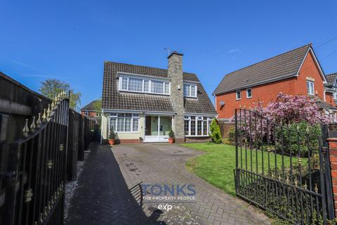 3 bed property, in Holly Road, £310,000