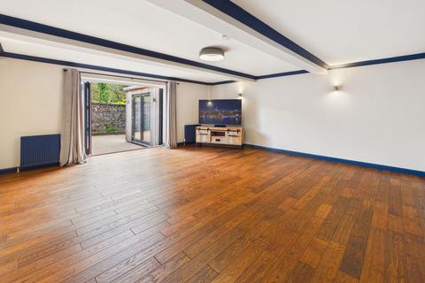 4 bed property, in Rosemary Lane, £600,000