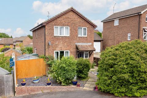 4 bed property, in Guildford, £575,000