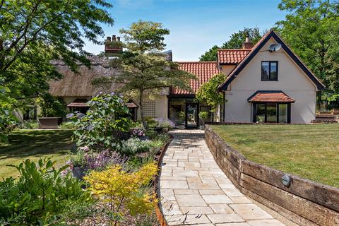6 bed property, in Marlbottom, £1,395,000