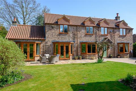 4 bed property, in Main Street, £700,000