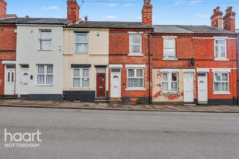 2 bed property, in Windermere Road, £140,000