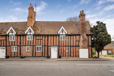 2 bed property, in Letchworth Lane, £625,000