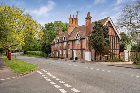2 bed property, in Letchworth Lane, £595,000