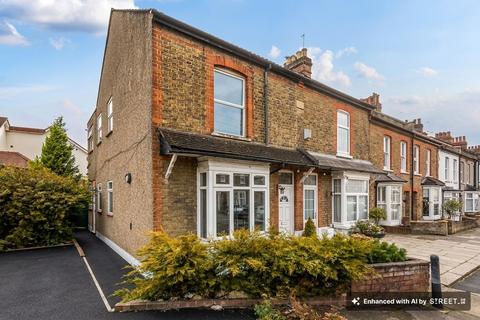 1 bed property, in Mead Road, £285,000