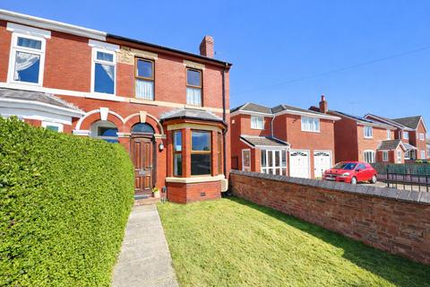2 bed property, in Station Road, £195,000