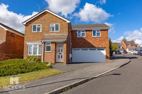 4 bed property, in Marshwood Avenue, £475,000