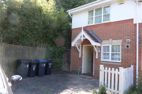 2 bed property, in Hamond Close, £415,000
