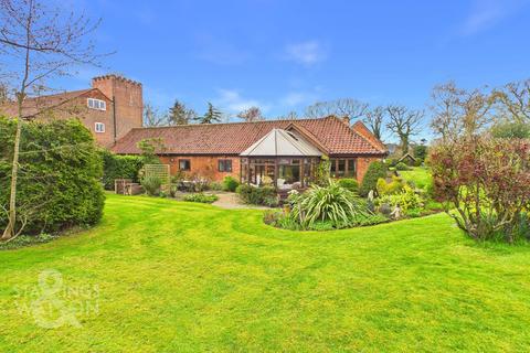 5 bed property, in Park Lane, £895,000