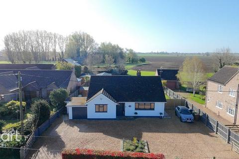 2 bed property, in Plash Drove, £500,000