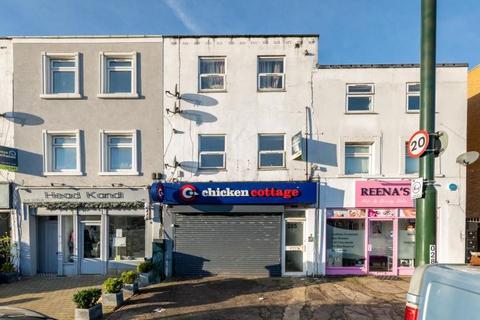 5 bed property, in Waldegrave Road, £450,000